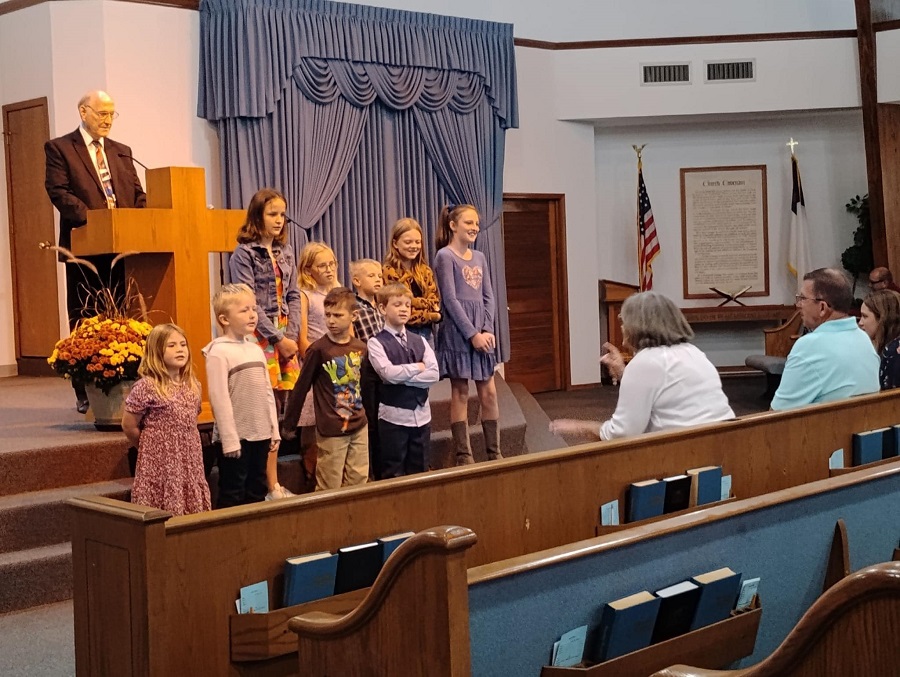 Children-sing-in-Japanese